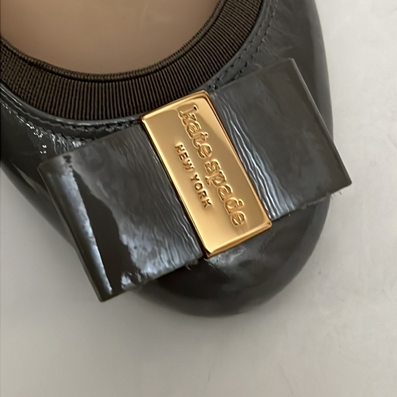 Kate Spade Tock Bow Ballet Flats in Lite Grey Patent Leather Women’s Size 7.5 - Picture 9 of 16